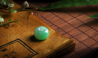 翡翠与玉哪个好（翡翠和玉哪样好）