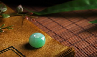 翡翠颗粒粗不值钱吗(翡翠里面晶体太粗是不是就不值钱了)