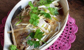 清蒸瓶子鱼的做法（清蒸池鱼的做法）
