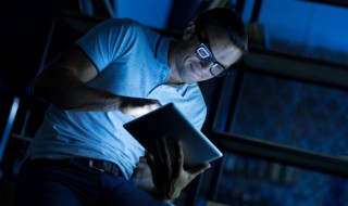 梦见黑色大蜘蛛(梦见黑色大蜘蛛爬到自己身上)