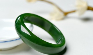 紫翡翠和绿翡翠哪个好（紫翡翠和绿翡翠哪个好看）