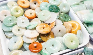 云南翡翠原石交易市场在哪里（云南翡翠原石批发市场）