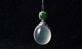 蜜蜡好还是翡翠好（蜜蜡和翡翠的区别是什么）