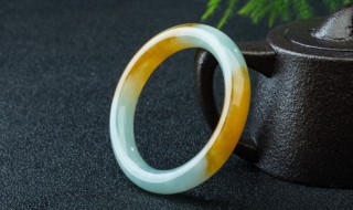 翡翠手镯对人体的好处（翡翠手镯对人体的好处对比）