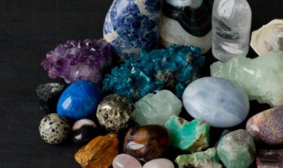 玛瑙手镯怎么鉴别真假（玛瑙手镯怎么鉴别真假图片）