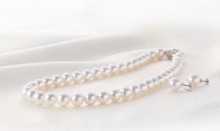 戴珍珠项链对身体有什么好处（戴珍珠项链对身体有什么好处话黄金珠）