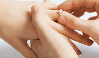 多个戒指怎么戴好看?（多个戒指怎么戴好看图）