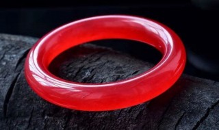 翡翠戴久了会变色吗（翡翠为什么戴长了会变色）