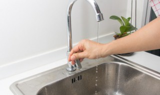 翡翠可以用开水泡吗（翡翠可以用开水泡吗看视频）