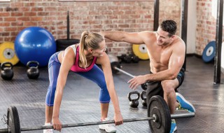 去健身房可以穿板鞋吗 去健身房必须穿运动鞋吗