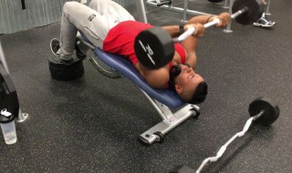 肱二头肌热身动作 肱二头肌锻炼前怎么热身