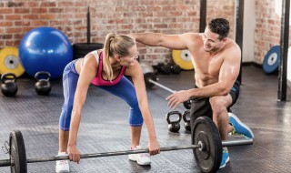 杠铃大腿内侧训练动作(杠铃练大腿后侧)