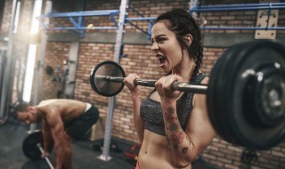 训练动作做不下来怎么办（健身动作做不到怎么办）