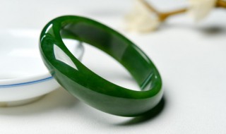 翡翠手镯会变色吗（翡翠镯子会变色吗）