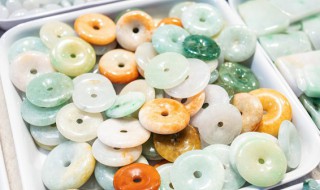 翡翠和玉髓哪个更贵 玉髓和翡翠的区别哪个贵