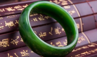 翡翠可以盘玩吗（翡翠可以盘玩吗?）