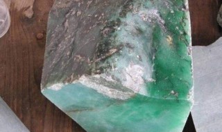 巴山料是翡翠吗 巴山玉是不是翡翠