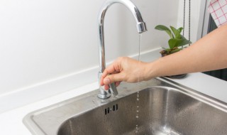 如何挑选净水器（如何挑选净水器滤芯）