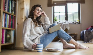 怎么用牛仔裤掩盖赘肉（牛仔裤太瘦怎么弄肥点）