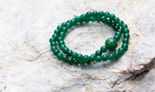 翡翠手镯会越戴越润吗 翡翠手镯会越戴越润吗贴吧