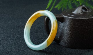 翡翠断了怎么修补吗（翡翠烂了怎么补）