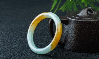 翡翠手镯裂了还能戴吗 翡翠手镯有裂痕还可以戴吗