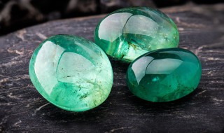 翡翠和玉是一样吗 翡翠和玉是一样的吗