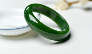 翡翠手镯戴久了会有变化吗 翡翠手镯佩戴时间长了有啥变化