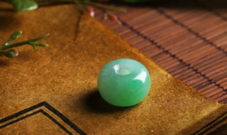 翠玉是玉还是翡翠（翠玉是不是翡翠）