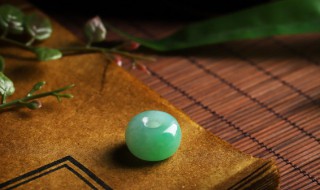 和田玉和翡翠哪个保值（和田玉和翡翠哪个更贵更有价值）