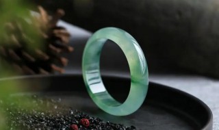 翡翠里的棉会越戴越少吗(翡翠里的棉絮会越戴越多吗)