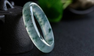 冬天能带翡翠手镯吗（翡翠镯子冬天带好吗）