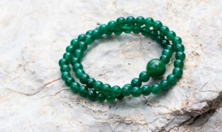 翡翠区分(蛇纹玉和翡翠区分)