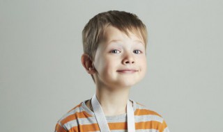 姓计男孩名字时尚不俗气的（姓计取名字）