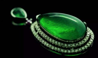 翡翠是宝石吗（翡翠属不属于宝石）