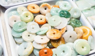 翡翠有红色的吗(红色翡翠)