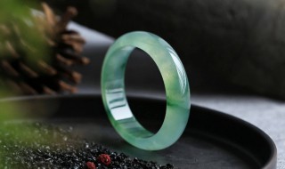 翡翠里的棉絮能散开吗（翡翠里面棉絮越来越多）