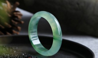 冬天能戴翡翠手镯吗 冬天戴翡翠手镯会不会对身体不好