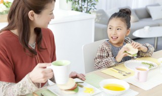 三个字母组合的女生英文名（三个字母英文名字女生）