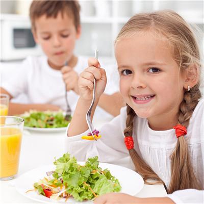 11岁的小女孩标准的身高体重是多少