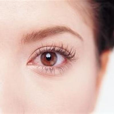 眼睛流泪视力模糊怎么回事