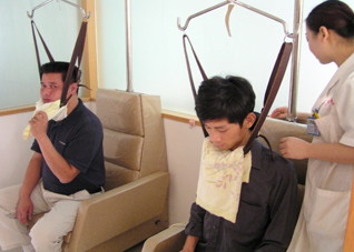 现在出现颈椎病,该怎么治疗?