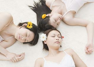 冬天冻出痛经 就做3招子宫温暖操