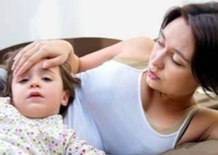 夏季孩子可能会在车内中暑甚至致命