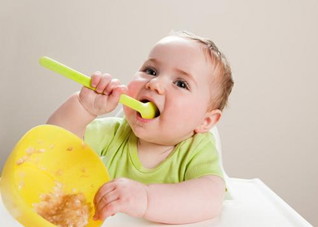 想让宝宝爱上吃饭的好方法