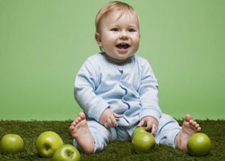 宝宝扔东西先别制止