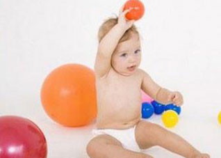 如何纠正宝宝乱扔东西的问题