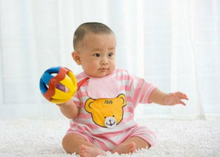 宝宝扔东西对身心健康有何影响