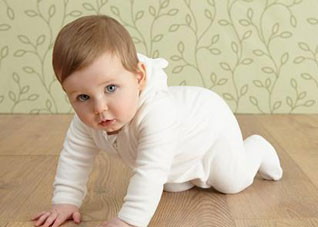 宝宝会爬了 这些隐患要当心