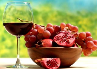 喝水果红酒对身体的好处